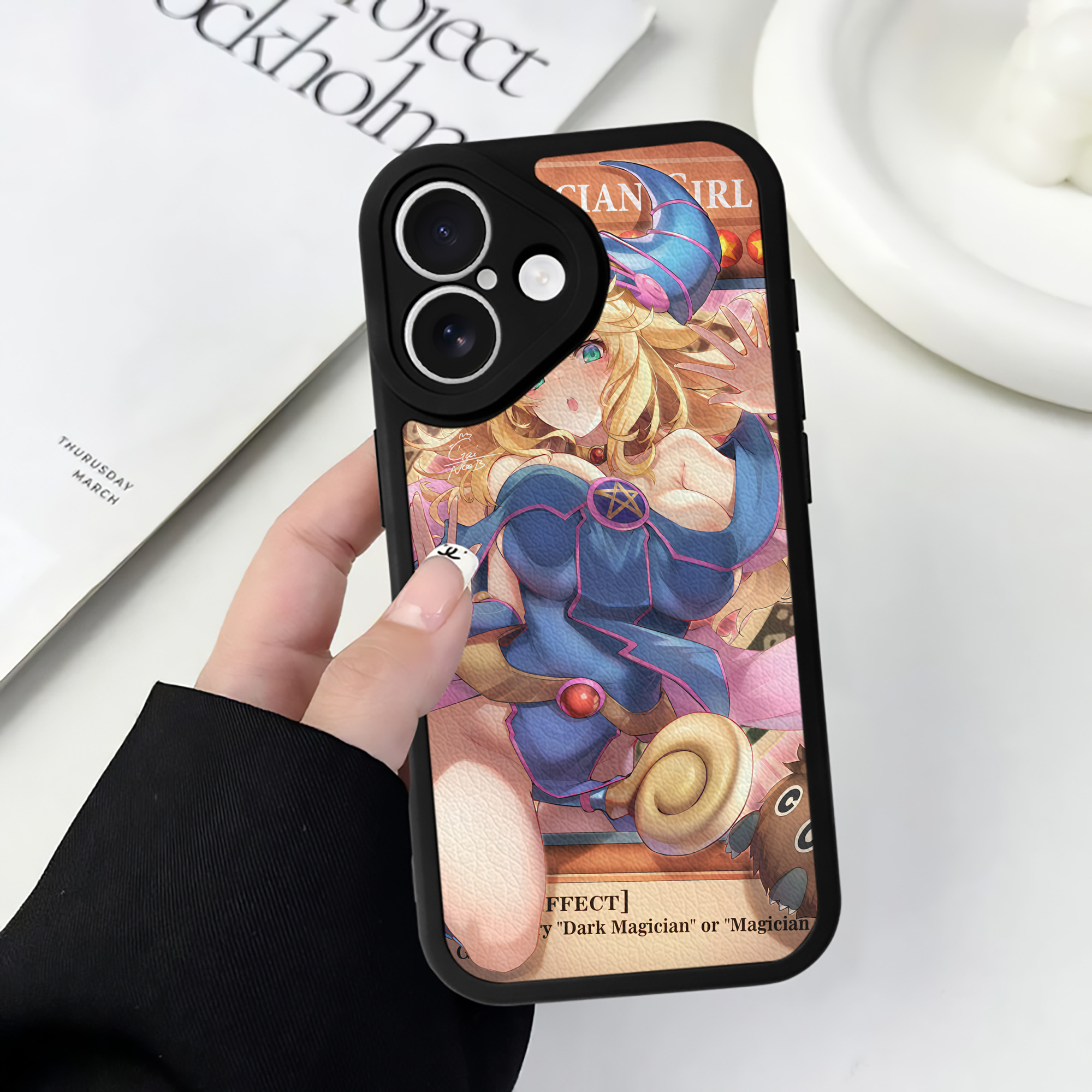 （画像用） 遊☆戯☆王 Yu-Gi-Oh! 【iPhone 16シリーズ対応】シリコンスマホケース（レザー調） 材質：シリコン